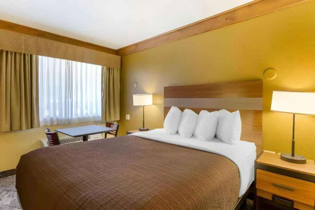 Bed in Best Western Rivers Edge