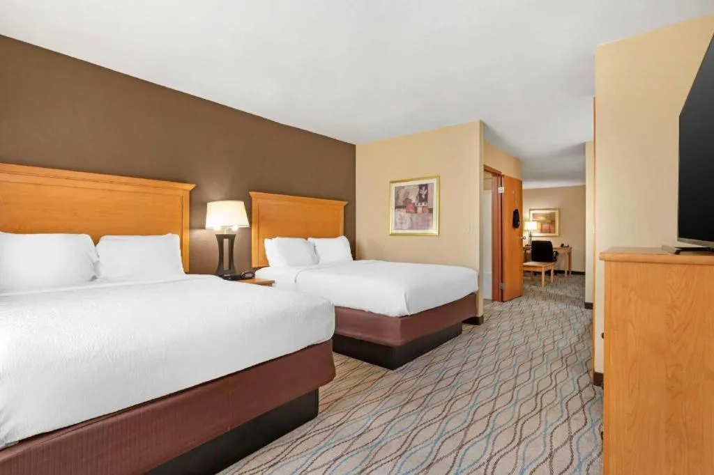 Bed in Best Western Locust Grove Inn & Suites