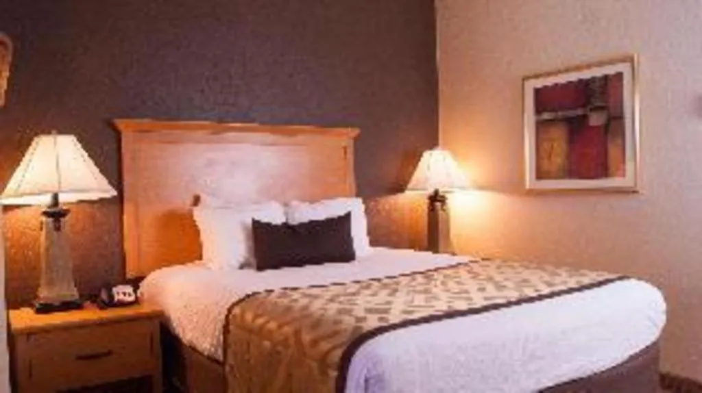 Bed in Best Western Locust Grove Inn & Suites