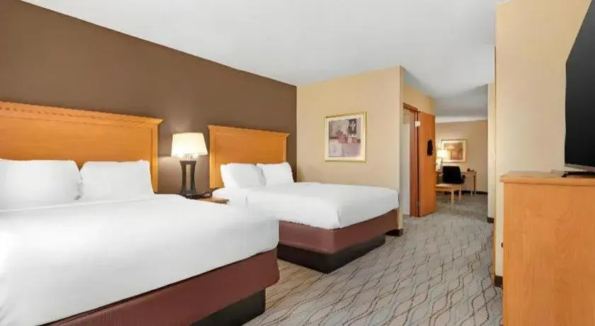 Bed in Best Western Locust Grove Inn & Suites Bed in Best Western Locust Grove Inn & Suites