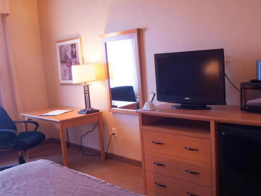 Bed in Best Western Locust Grove Inn & Suites