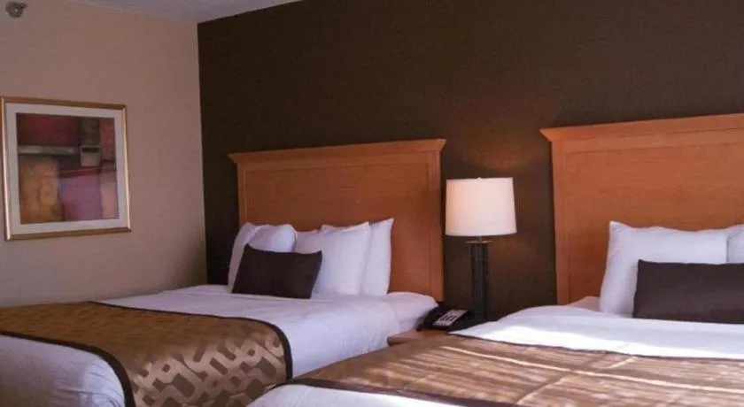 Bed in Best Western Locust Grove Inn & Suites