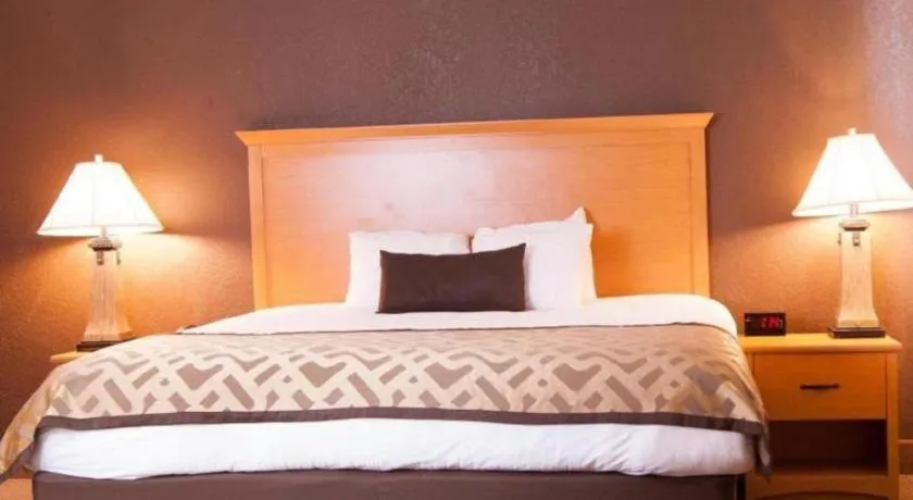 Bed in Best Western Locust Grove Inn & Suites