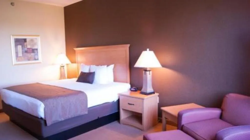 Bed in Best Western Locust Grove Inn & Suites