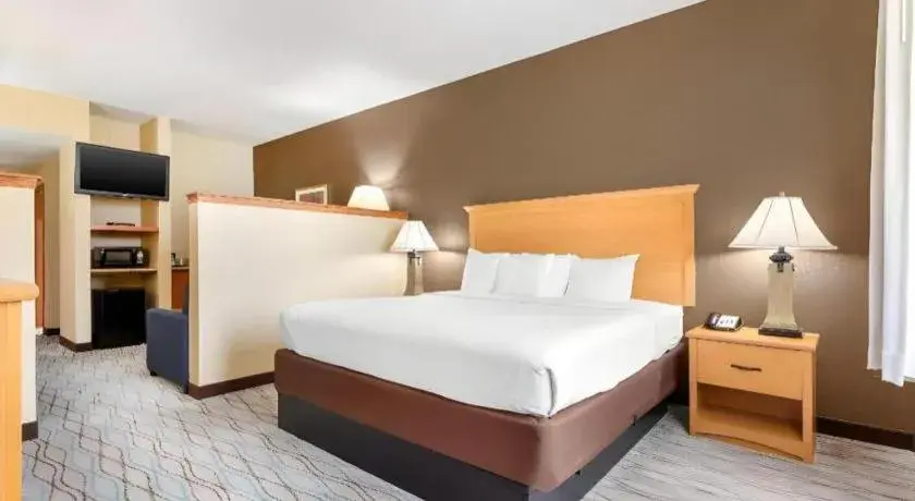 Bed in Best Western Locust Grove Inn & Suites Bed in Best Western Locust Grove Inn & Suites