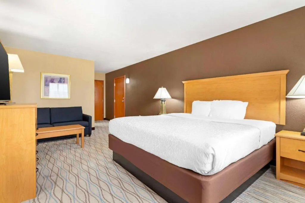 Bed in Best Western Locust Grove Inn & Suites