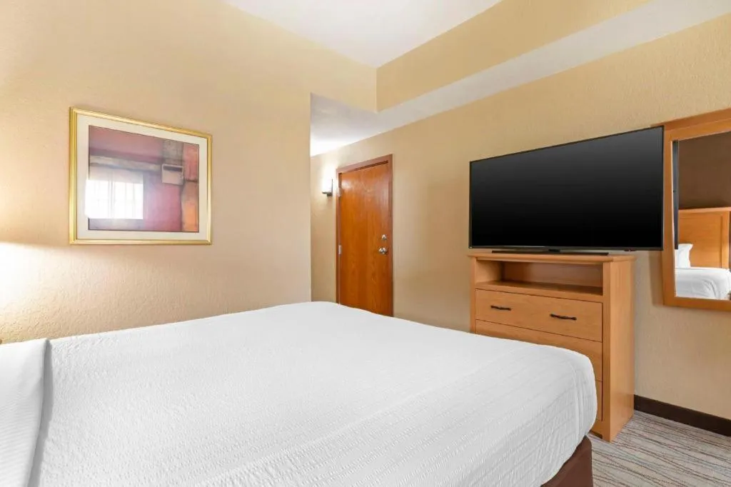 Bed in Best Western Locust Grove Inn & Suites