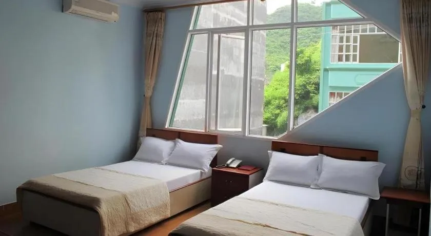 Bed in Ciao CatBa Hotel