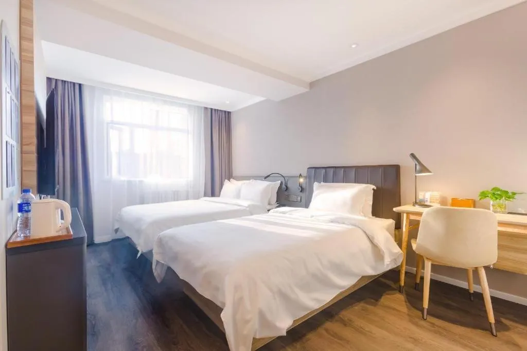 Bed in Hanting Premium Hotel Beijing Wudaokou East Gate of Tsinghua
