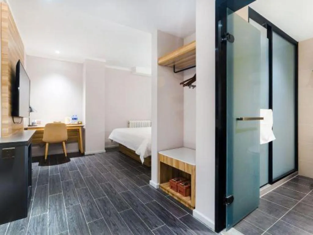 Bed in Hanting Premium Hotel Beijing Wudaokou East Gate of Tsinghua