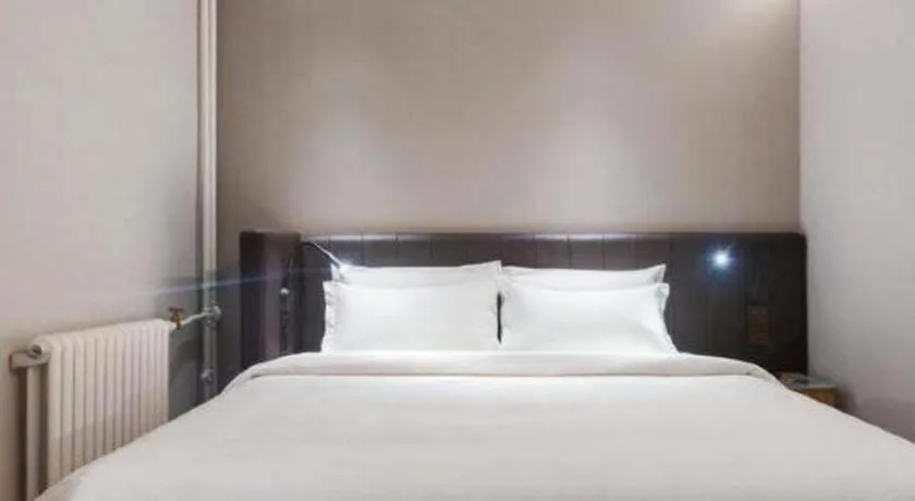 Bed in Hanting Premium Hotel Beijing Wudaokou East Gate of Tsinghua