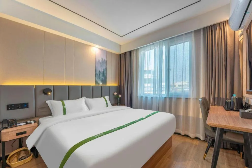 Bed in GreenTree Inn Jinan Quancheng Hotel