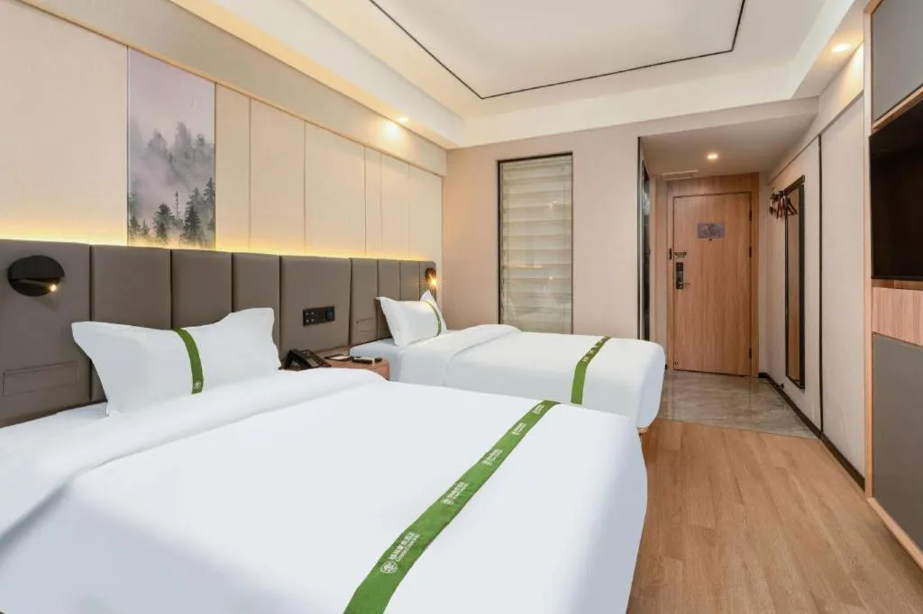 Bed in GreenTree Inn Jinan Quancheng Hotel