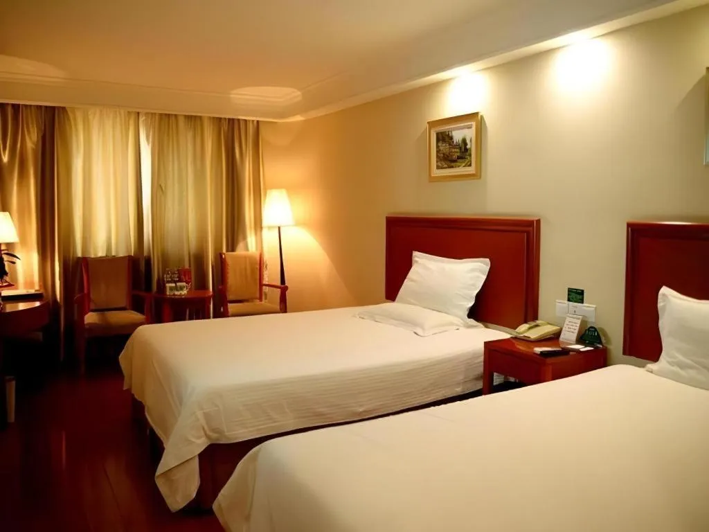 Bed in GreenTree Inn Jinan Quancheng Hotel