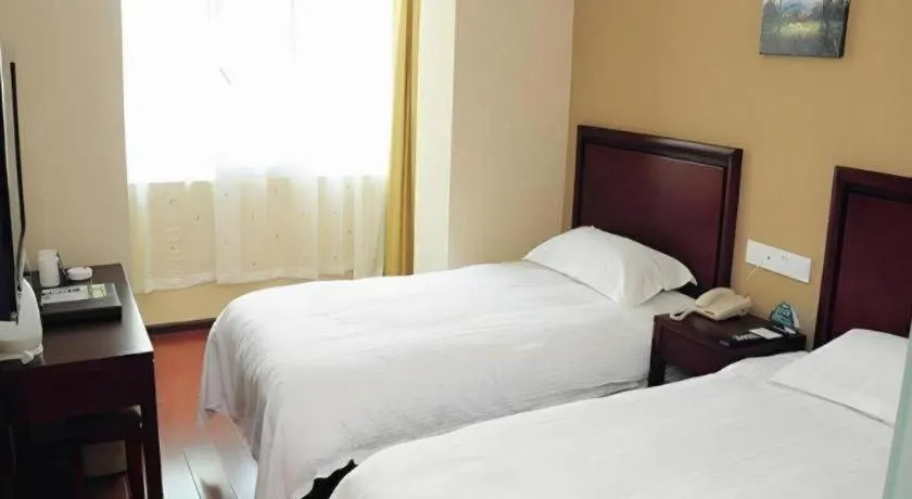 Bed in GreenTree Inn Jinan Quancheng Hotel