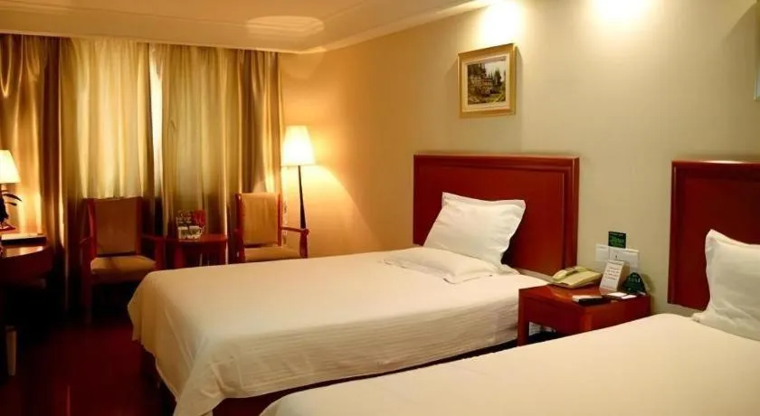 Bed in GreenTree Inn Jinan Quancheng Hotel