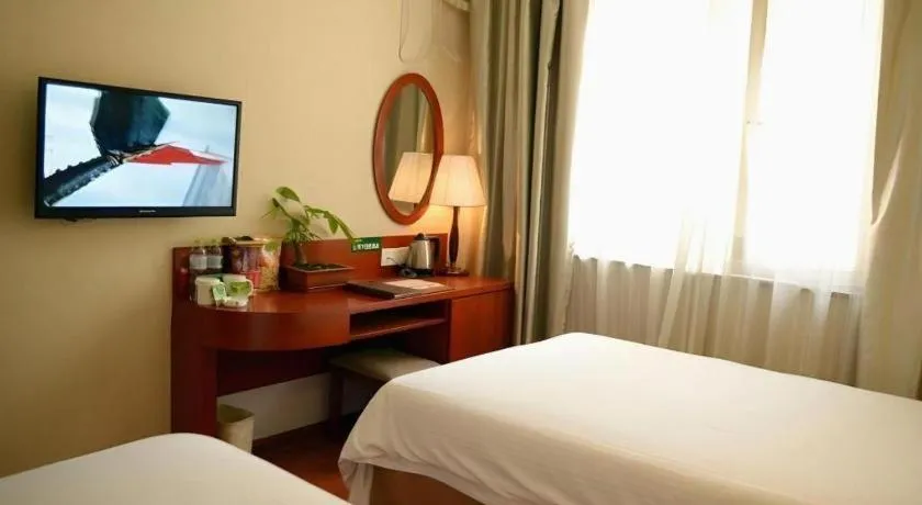 Bed in GreenTree Inn Jinan Quancheng Hotel