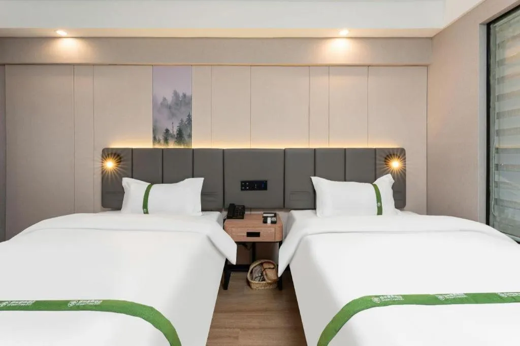 Bed in GreenTree Inn Jinan Quancheng Hotel