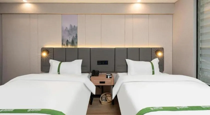 Bed in GreenTree Inn Jinan Quancheng Hotel