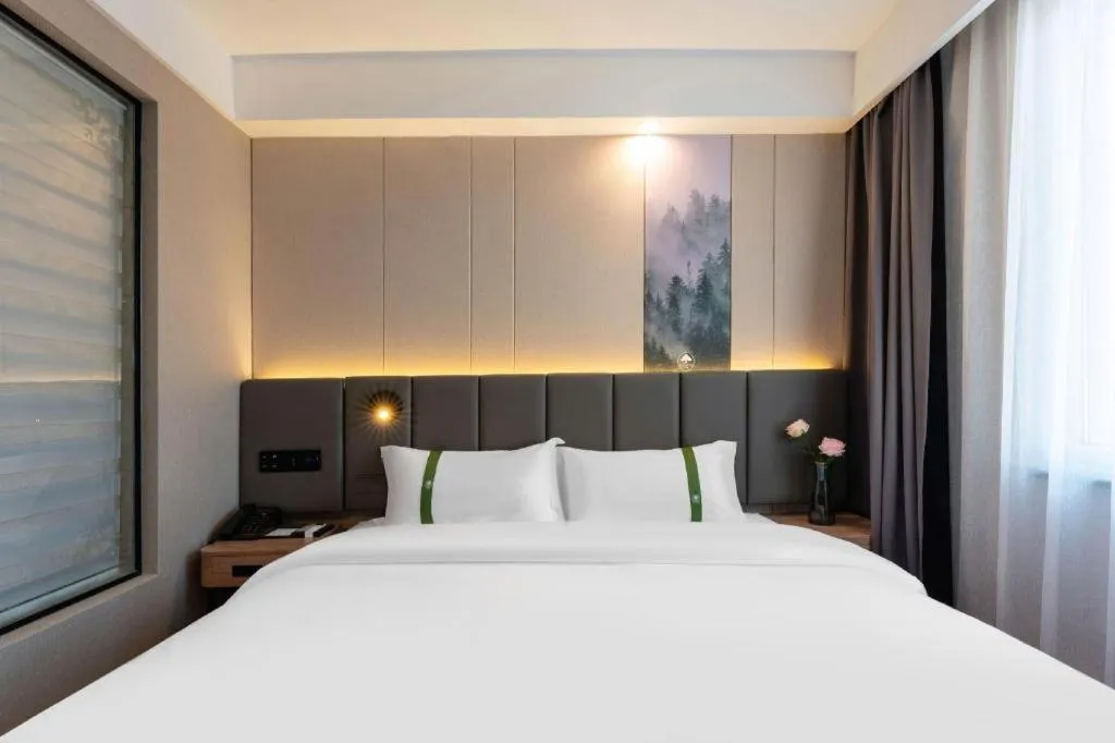 Bed in GreenTree Inn Jinan Quancheng Hotel