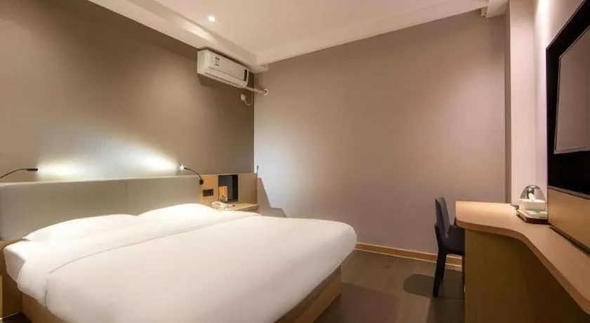 Bed in GreenTree Inn JiangSu NanJing South Railway Station South Square Express Hotel