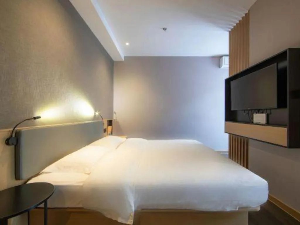 Bed in GreenTree Inn JiangSu NanJing South Railway Station South Square Express Hotel