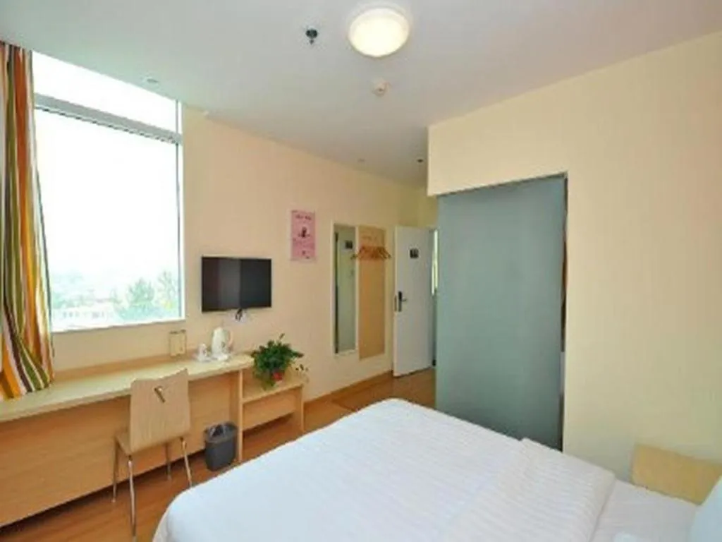 Bed in 7 Days Inn Zibo Linzi District Tianqi Road Qina Studio