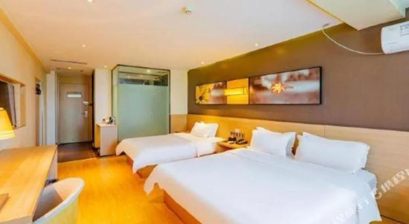 Bed in IU Hotel Tianjin Tianta Scenic Spot Wujiayao Metro Station