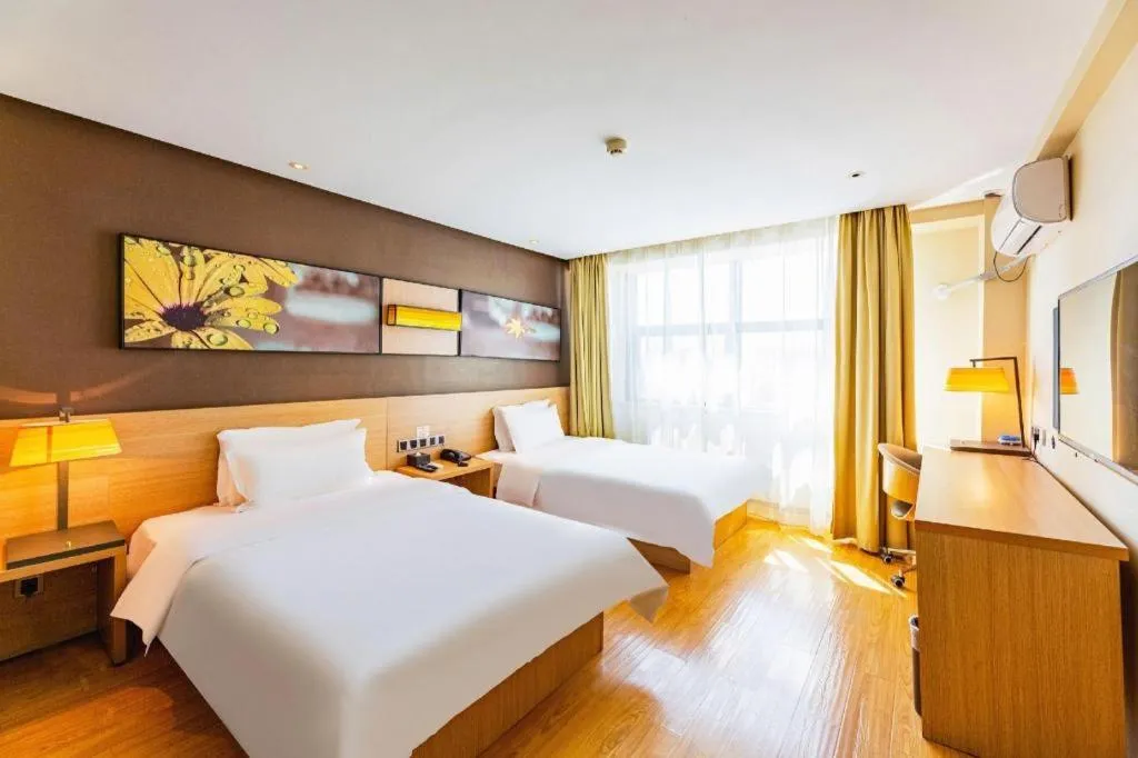 Bed in IU Hotel Tianjin Tianta Scenic Spot Wujiayao Metro Station