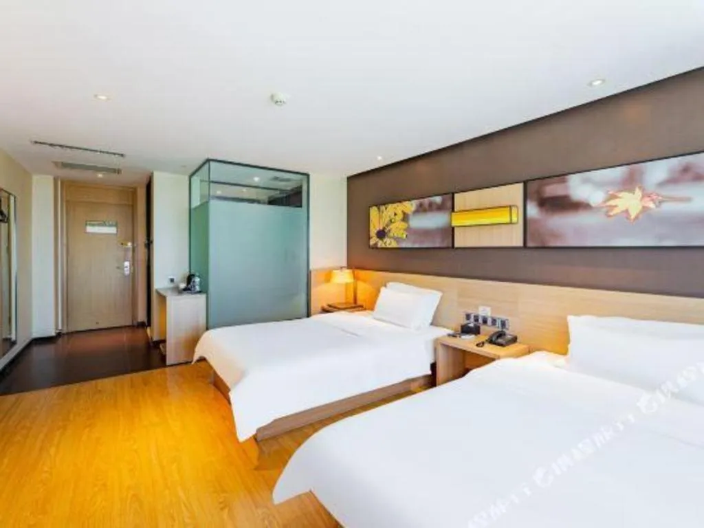 Bed in IU Hotel Tianjin Tianta Scenic Spot Wujiayao Metro Station