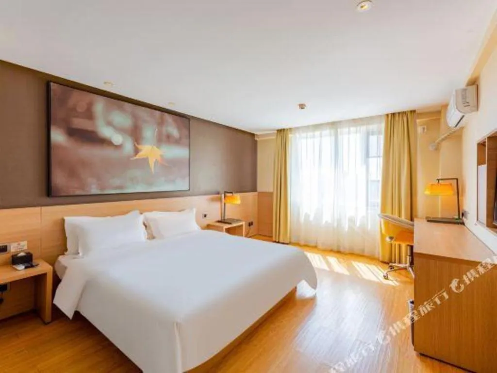 Bed in IU Hotel Tianjin Tianta Scenic Spot Wujiayao Metro Station