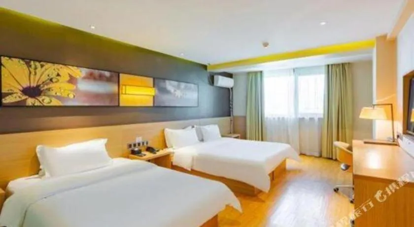 Bed in IU Hotel Tianjin Tianta Scenic Spot Wujiayao Metro Station