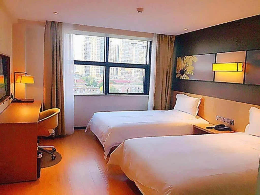 Bed in IU Hotel Tianjin Tianta Scenic Spot Wujiayao Metro Station