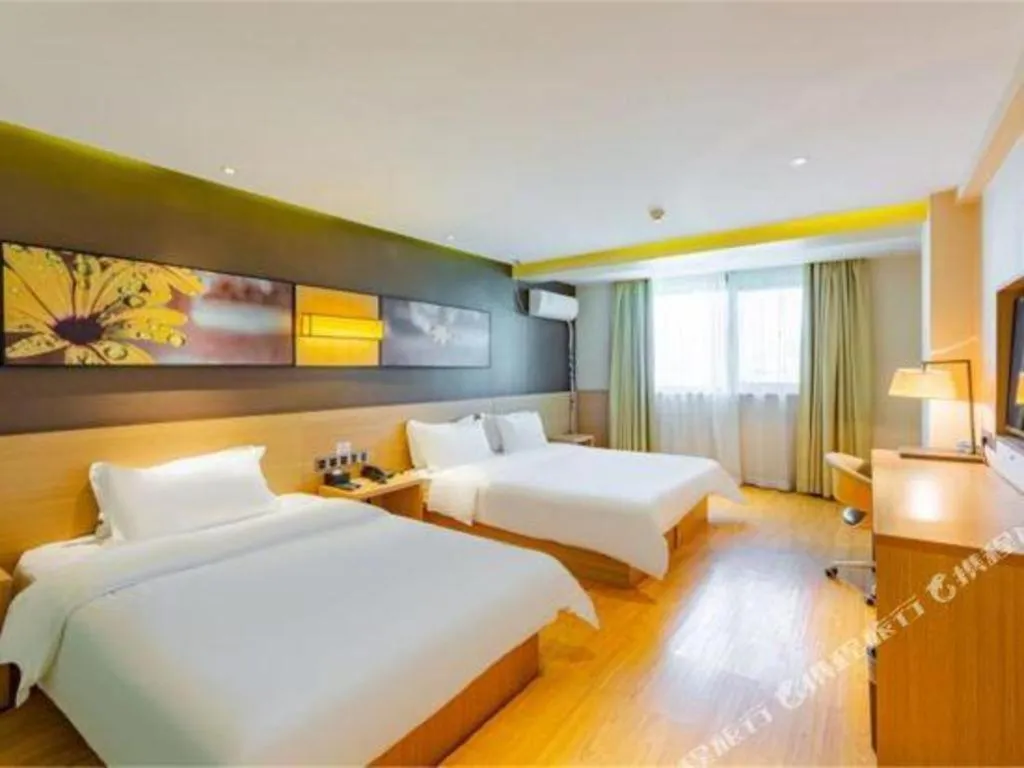 Bed in IU Hotel Tianjin Tianta Scenic Spot Wujiayao Metro Station