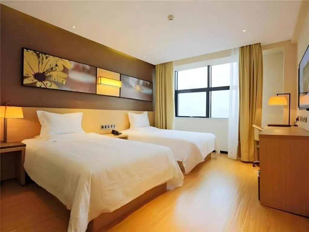 Bed in IU Hotel Tianjin Tianta Scenic Spot Wujiayao Metro Station