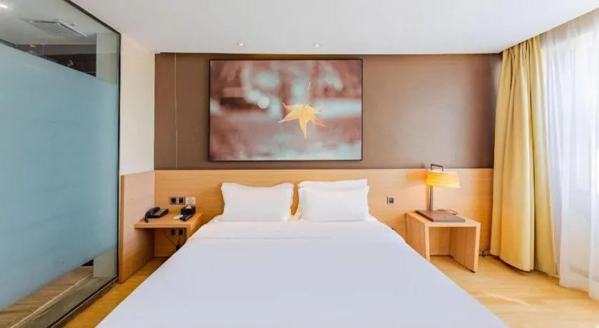 Bed in IU Hotel Tianjin Tianta Scenic Spot Wujiayao Metro Station