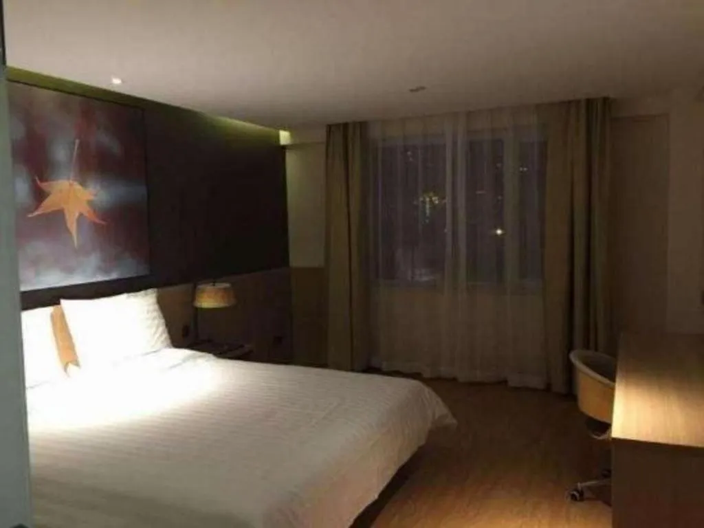 Bed in IU Hotel Tianjin Tianta Scenic Spot Wujiayao Metro Station