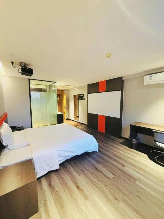 Bed in IU Hotel Tianjin Tianta Scenic Spot Wujiayao Metro Station