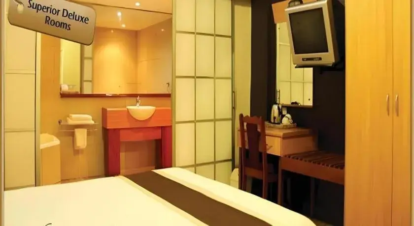 Bed in Peninsula International Hotel Bed in Peninsula International Hotel