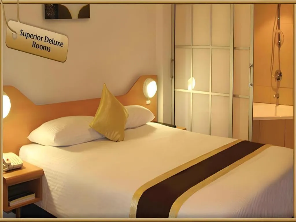 Bed in Peninsula International Hotel