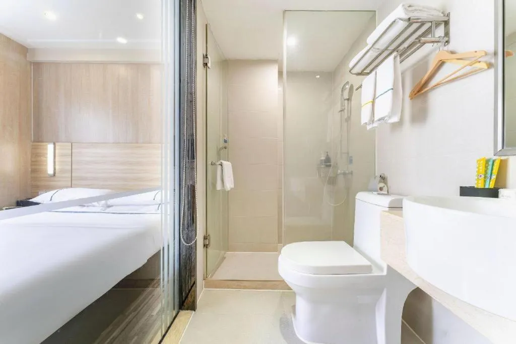 Bed in City Comfort Inn Guangzhou Jiaokou Metro Station