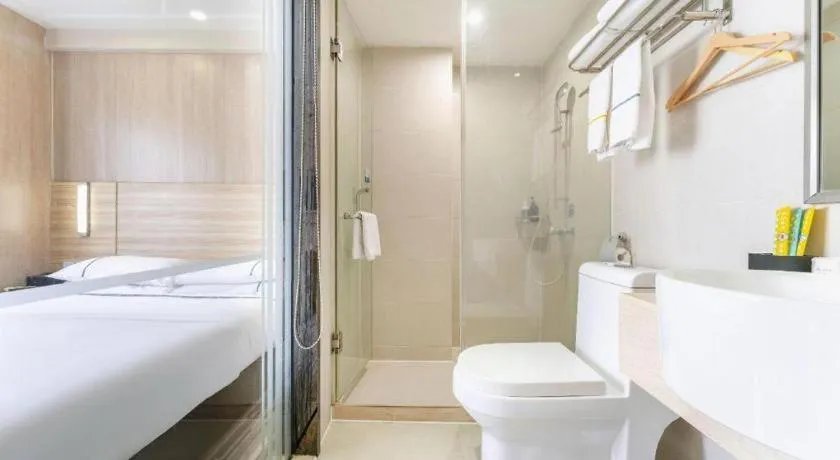 Bed in City Comfort Inn Guangzhou Jiaokou Metro Station