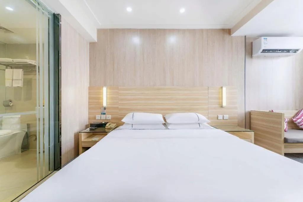 Bed in City Comfort Inn Guangzhou Jiaokou Metro Station