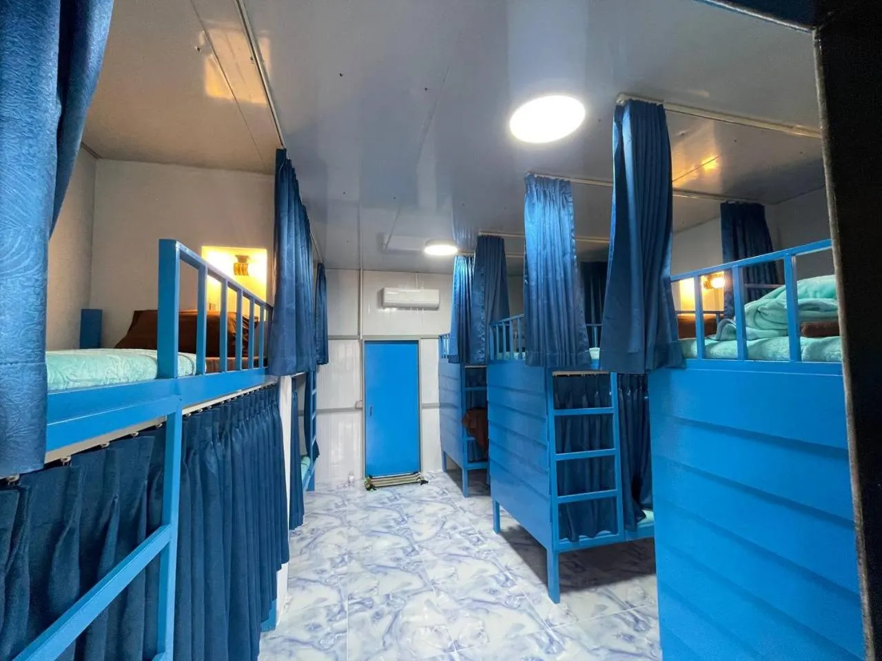 Bedroom, Bed in Ocean Lounge Bungalow