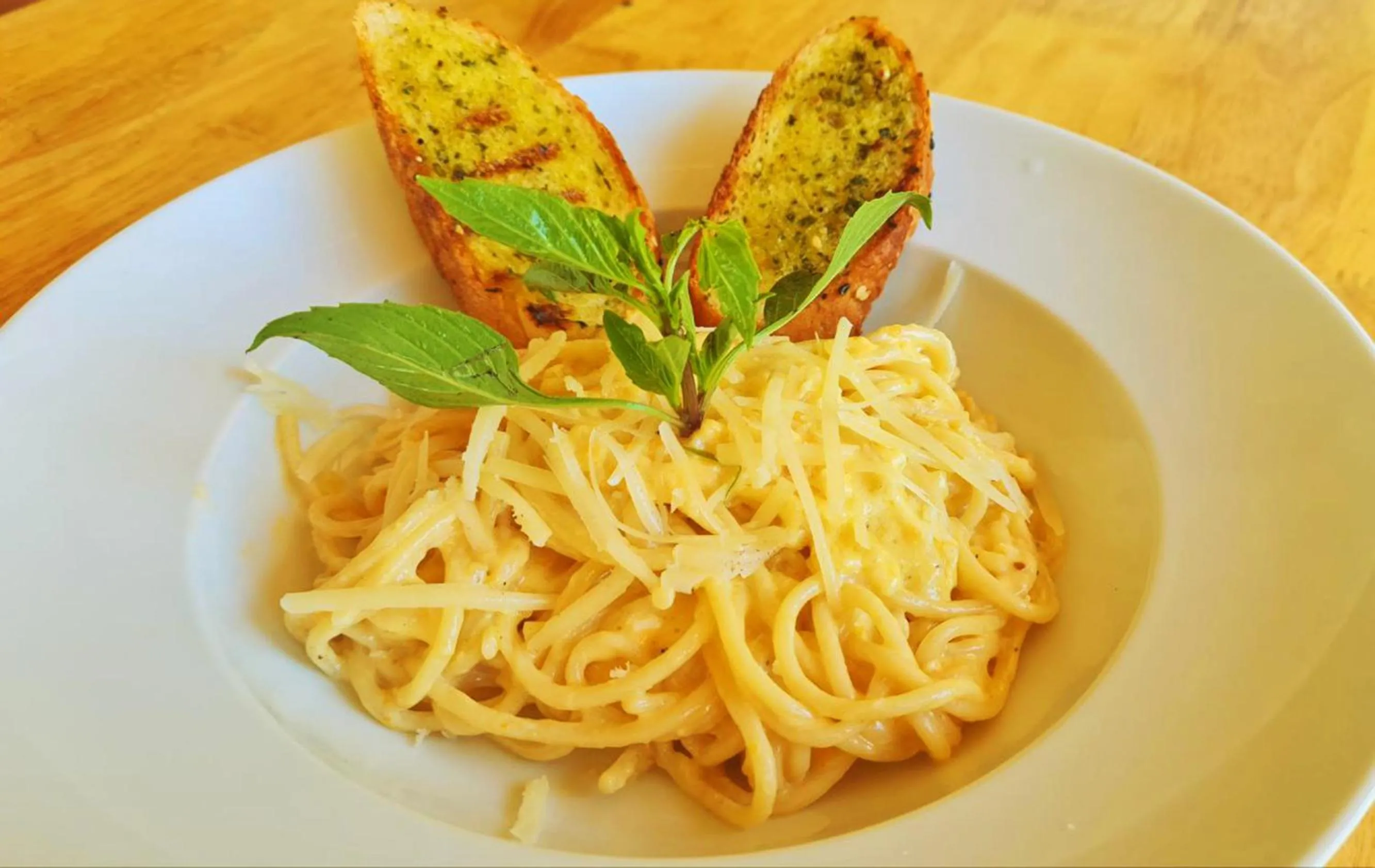 Lunch in Ocean Lounge Bungalow
