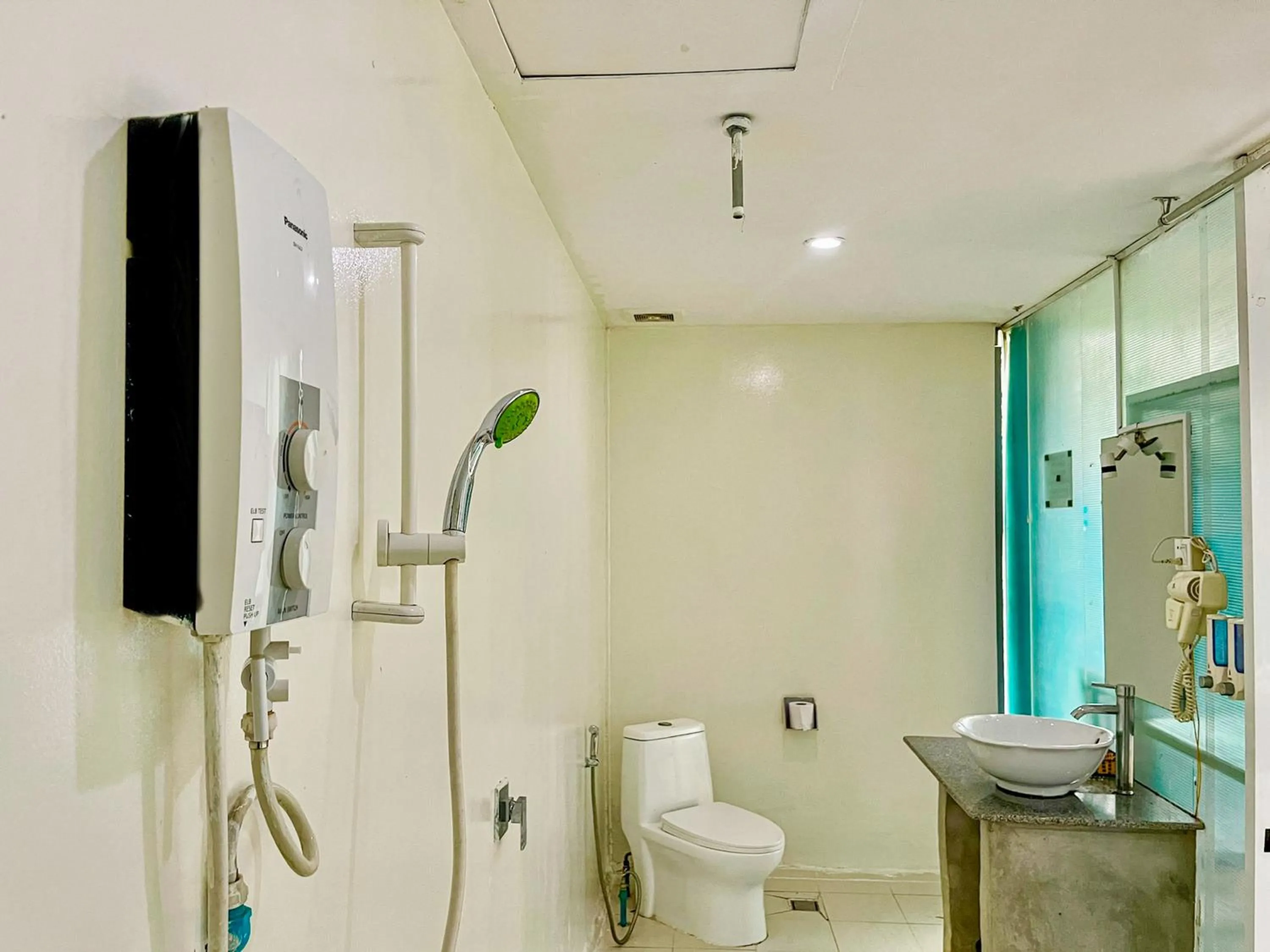 Bathroom in Ocean Lounge Bungalow