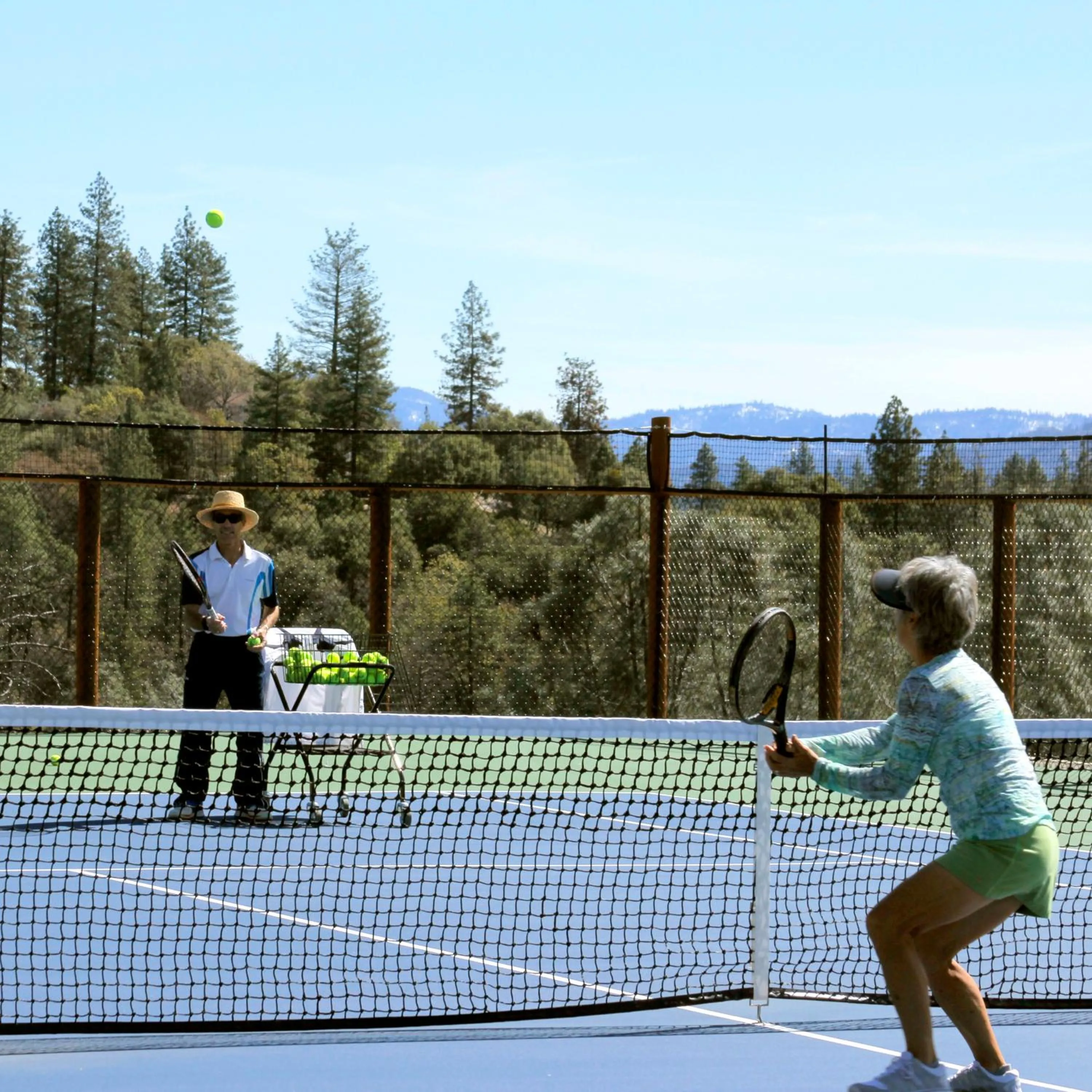 Tennis court in Courtwood Inn