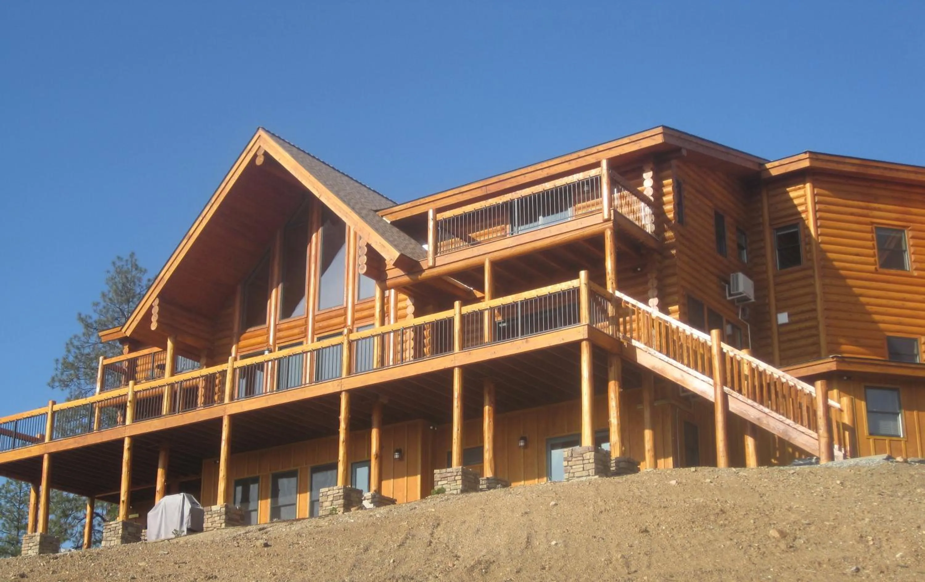 Facade/entrance in Courtwood Inn