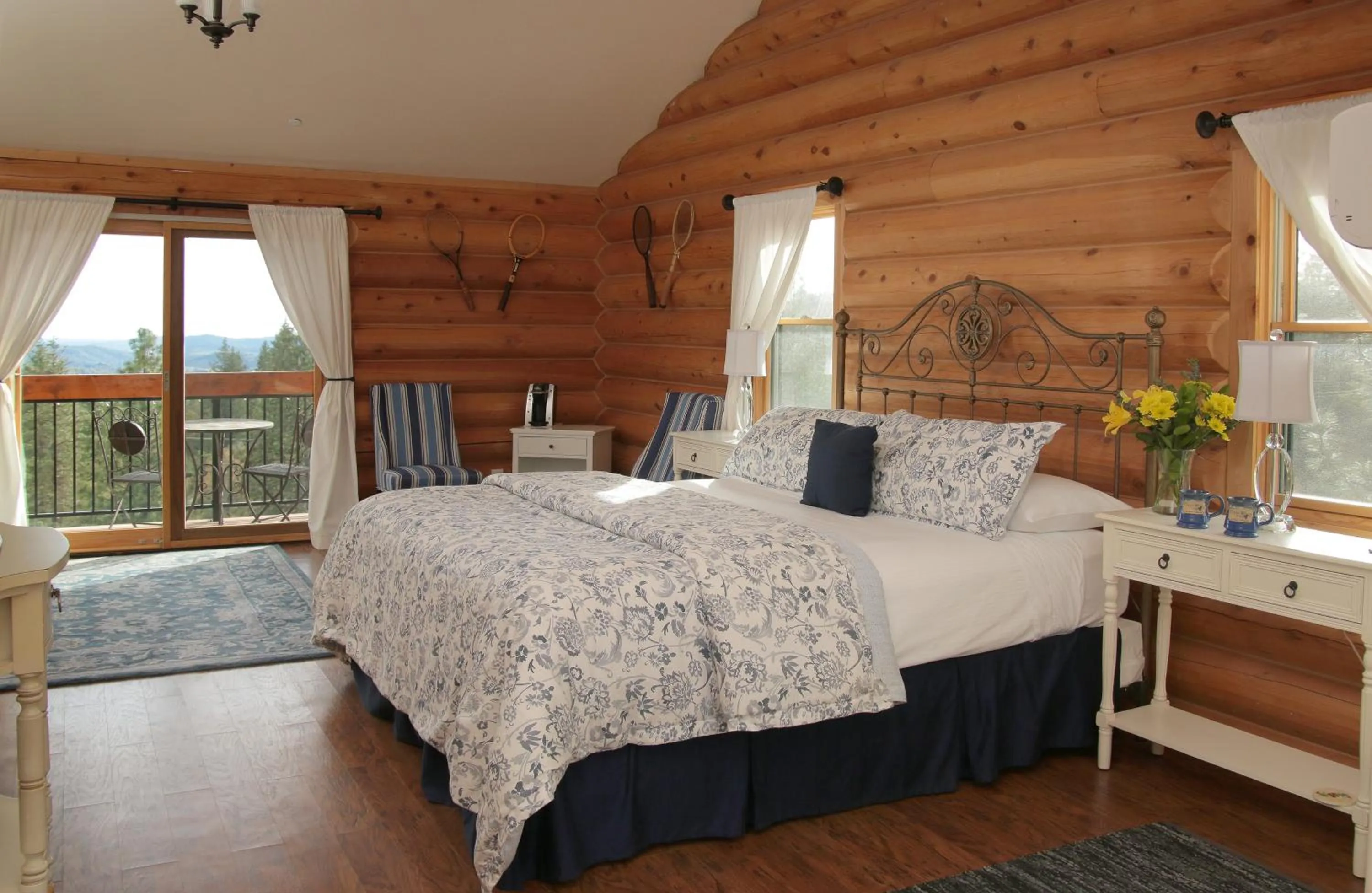 Bed in Courtwood Inn