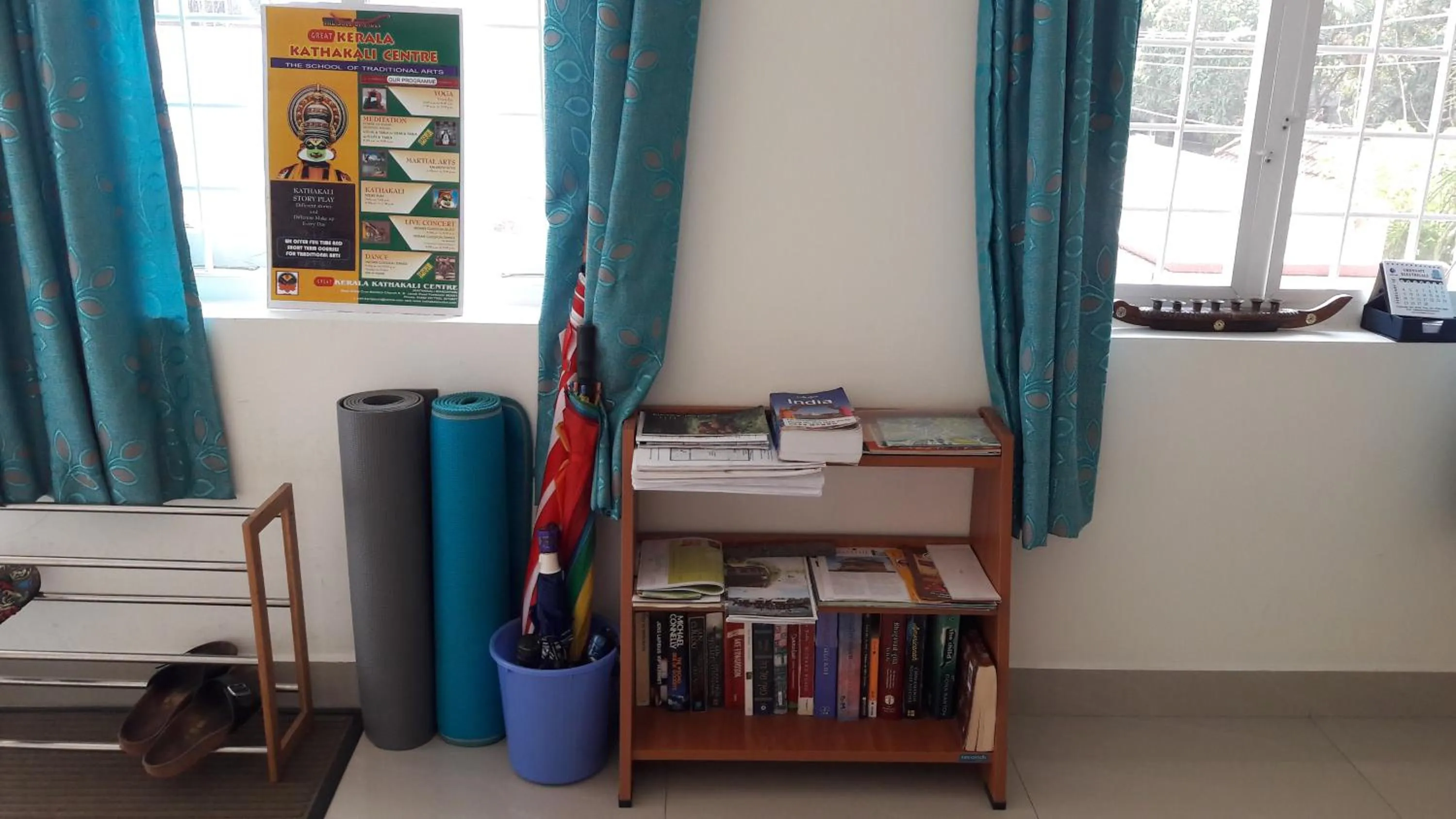 Library in The Pod Cochin Homestay